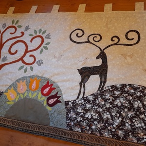 Falikép  szarvassal, tulipánokkal 200 x 80 cm, aszimmetrikus, Otthon & Életmód, Lakástextil, Falvédő, Patchwork, foltvarrás, MESKA
