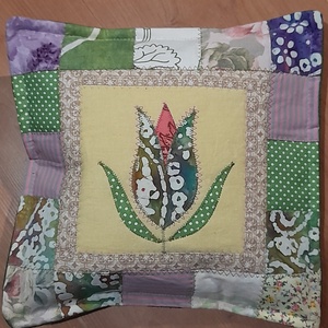 Tulipános tavaszi kispárna (30x30 cm) II. - otthon & életmód - lakástextil - párna & párnahuzat - Meska.hu