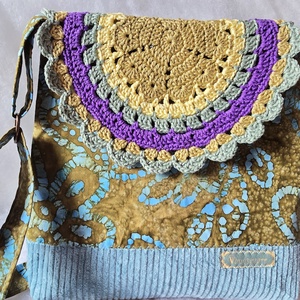 Női táska batikmintás textilből, horgolt fedőlappal és kordbársony talpacskával, Táska & Tok, Kézitáska & válltáska, Válltáska, Patchwork, foltvarrás, MESKA