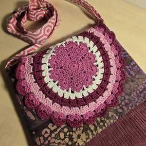 Női táska batikmintás textilből, horgolt fedőlappal és kordbársony talpacskával, Táska & Tok, Kézitáska & válltáska, Válltáska, Patchwork, foltvarrás, MESKA