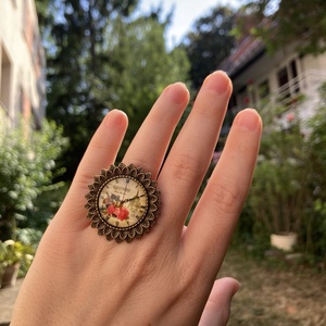 Nagy gyűrű, retro stílusban - London design, rózsával , Ékszer, Gyűrű, Üveglencsés gyűrű, Ékszerkészítés, MESKA