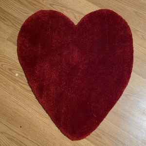 Kézzel készült szív alakú tufting szőnyeg � bordó lakásdekor, Otthon & Életmód, Lakástextil, Szőnyeg, Más típusú szőnyeg, Mindenmás, MESKA