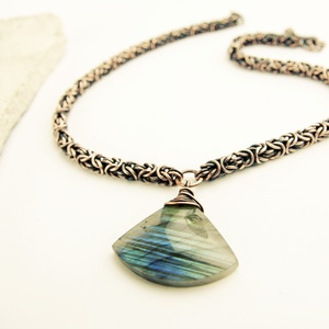 Rollo - labradorit - chainmaille vörösréz nyaklánc - ékszer - nyaklánc - medálos nyaklánc - Meska.hu