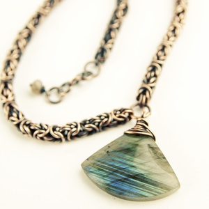 Rollo - labradorit - chainmaille vörösréz nyaklánc - ékszer - nyaklánc - medálos nyaklánc - Meska.hu