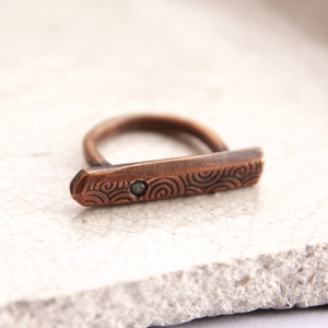 Zöld lámpás - vörösréz gyűrű - ékszer - gyűrű - statement gyűrű - Meska.hu