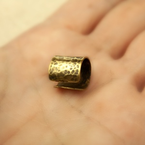 mininál - sárgaréz fülgyűrű - ékszer - fülbevaló - fülgyűrű - Meska.hu