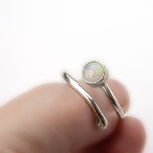 Draco - ezüst gyűrű opállal - ékszer - gyűrű - vékony gyűrű - Meska.hu