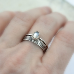 Idősík - ezüst gyűrű holdkővel - ékszer - gyűrű - vékony gyűrű - Meska.hu