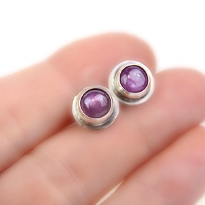 Parázs - ezüst pötty fülbevaló rubinnal - Meska.hu