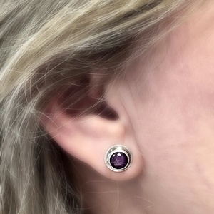 Parázs - ezüst pötty fülbevaló rubinnal - ékszer - fülbevaló - pötty fülbevaló - Meska.hu