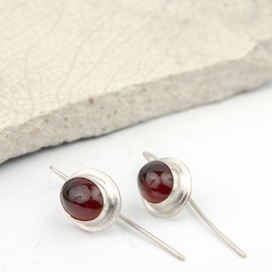 Granada - ezüst fülbevaló gránáttal, Ékszer, Fülbevaló, Lógó fülbevaló, Ékszerkészítés, Ötvös, MESKA