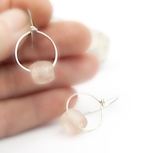 Púder - ezüst fülbevaló - ékszer - fülbevaló - lógós kerek fülbevaló - Meska.hu