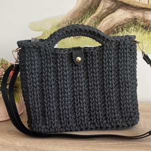 Horgolt kézi- és oldaltáska - táska & tok - kézitáska & válltáska - vállon átvethető táska - Meska.hu