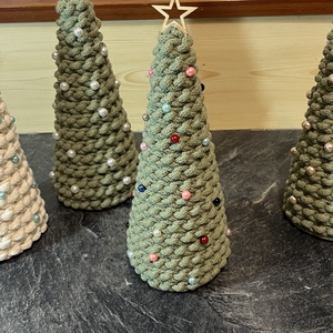 Horgolt karácsonyfa - karácsony - karácsonyi lakásdekoráció - karácsonyi lakásdíszek - Meska.hu