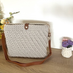 Horgolt oldaltáska - táska & tok - kézitáska & válltáska - vállon átvethető táska - Meska.hu