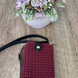 Horgolt mobil tartó táska - táska & tok - kézitáska & válltáska - vállon átvethető táska - Meska.hu