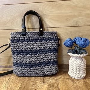Horgolt kézi- és oldaltáska - táska & tok - kézitáska & válltáska - vállon átvethető táska - Meska.hu
