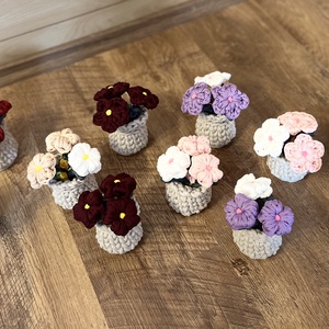 Horgolt kis virágok, asztali dísz - otthon & életmód - virágdekoráció - virágok - virágbox - Meska.hu