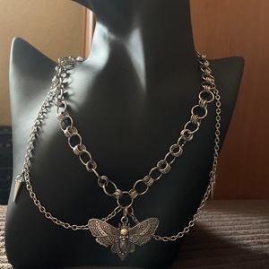 Statement nyaklánc moly medállal � Rozsdamentes acél, állítható - ékszer - ékszerszett - Meska.hu