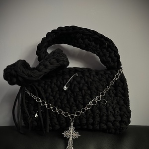 Fekete, saját készítésű, kézzel horgolt egyedi kézitáska ?, Táska & Tok, Kézitáska & válltáska, Kézitáska, Ékszerkészítés, Horgolás, Fekete, saját készítésű, kézzel horgolt egyedi kézitáska ?

Minőségi, vastag fonalból készült, így ..., MESKA