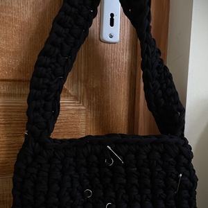 Fekete, saját készítésű, kézzel horgolt egyedi kézitáska � - táska & tok - kézitáska & válltáska - kézitáska - Meska.hu