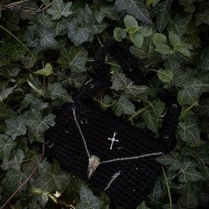 Egyedi, alternatív stílusú darab ,egyedi  horgolt táska , Táska & Tok, Kézitáska & válltáska, Alkalmi táska, Ékszerkészítés, Horgolás, Kézzel készült fekete válltáska ?

Egyedi, alternatív stílusú darab, rozsdamentes acél ékszerekkel ..., MESKA