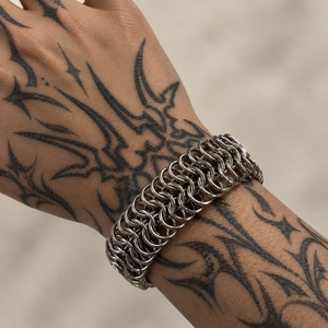 Kézzel készített, karakteres chainmail (láncszövésű) karkötő rozsdamentes acélból - Meska.hu