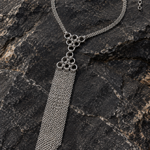 Egyedi, kézzel készített rozsdamentes acél chainmail nyaklánc � különleges Y alakú, hosszú láncos rojtos medál  - ékszer - ékszerszett - Meska.hu