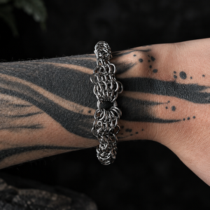 Egyedi, kézzel készített chainmail karkötő � rozsdamentes acélból, különleges láncszemmintával �   - Meska.hu