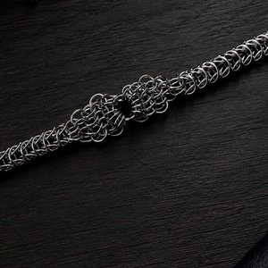 Egyedi, kézzel készített chainmail karkötő � rozsdamentes acélból, különleges láncszemmintával �   - ékszer - ékszerszett - Meska.hu