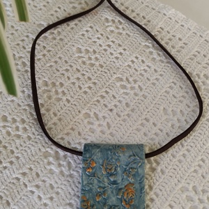 Nyaklánc kék nyomott medállal  - ékszer - nyaklánc - medálos nyaklánc - Meska.hu