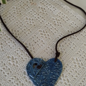 Nyaklánc kék nyomott medállal, különleges csatlakozással - ékszer - nyaklánc - medálos nyaklánc - Meska.hu