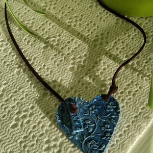 Nyaklánc kék nyomott medállal, különleges csatlakozással - ékszer - nyaklánc - medálos nyaklánc - Meska.hu