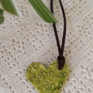 Nyaklánc olivazöld medállal  - ékszer - nyaklánc - medálos nyaklánc - Meska.hu