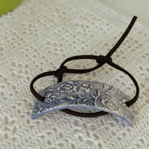 Karkötő vízkék nyomott medállal  - ékszer - karkötő - karkötő medállal - Meska.hu