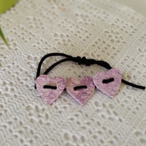 Karkötő lilás rózsaszín nyomott medállal , Ékszer, Karkötő, Karkötő medállal, , MESKA