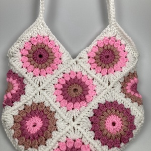 Rózsaszínes árnyalatokban játszó, virágmintás horgolt, pakolós táska béléssel - táska & tok - kézitáska & válltáska - válltáska - Meska.hu