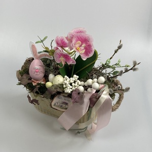 Orchideás Olivia Nyusza -  mohaágyon nyugvó, tartós virágdísz Olívia nyuszi mókás figurájával, gazdagon díszítve (S-16), Otthon & Életmód, Dekoráció, Virágdísz és tartó, Csokor & Virágdísz, Virágkötés, MESKA