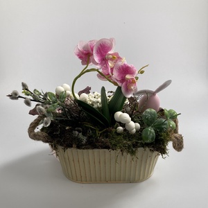 Orchideás Olivia Nyusza -  mohaágyon nyugvó, tartós virágdísz Olívia nyuszi mókás figurájával, gazdagon díszítve (S-16) - otthon & életmód - dekoráció - virágdísz és tartó - csokor & virágdísz - Meska.hu