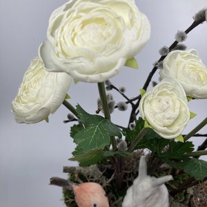 Boglárkás Barátkozás -  mohaágyon nyugvó, tartós virágdísz nyuszi és madárka figurákkal, gazdagon díszítve (S-18) - otthon & életmód - dekoráció - virágdísz és tartó - csokor & virágdísz - Meska.hu