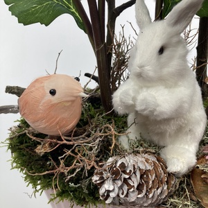 Boglárkás Barátkozás -  mohaágyon nyugvó, tartós virágdísz nyuszi és madárka figurákkal, gazdagon díszítve (S-18) - otthon & életmód - dekoráció - virágdísz és tartó - csokor & virágdísz - Meska.hu