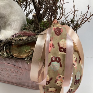 Boglárkás Barátkozás -  mohaágyon nyugvó, tartós virágdísz nyuszi és madárka figurákkal, gazdagon díszítve (S-18) - otthon & életmód - dekoráció - virágdísz és tartó - csokor & virágdísz - Meska.hu