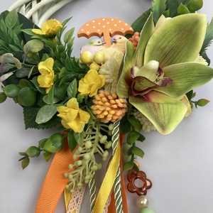 Orchideás, esernyő alatt időző madárkás kopogtató élénk színvilággal - otthon & életmód - dekoráció - ajtó- és ablak dekoráció - ajtódísz & kopogtató - Meska.hu