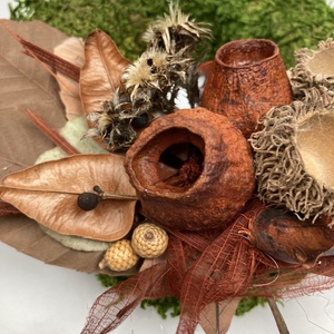 Nyugalom - Harmónikus színvilágú, termésekkel és egyéb növényi részekkel díszített mohakoszorú (KK-4) - otthon & életmód - vallás - temetkezési tárgy - sírkoszorú, kegyeleti koszorú - Meska.hu