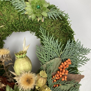 Csend - 2 kövirózsás, lábon álló, sírra helyezhető, növényi részekkel gazdagon díszített mohakoszorú (KK-11) - otthon & életmód - vallás - temetkezési tárgy - sírkoszorú, kegyeleti koszorú - Meska.hu Csend - 2 kövirózsás, lábon álló, sírra helyezhető, növényi részekkel gazdagon díszített mohakoszorú (KK-11) - otthon & életmód - vallás - temetkezési tárgy - sírkoszorú, kegyeleti koszorú - Meska.hu