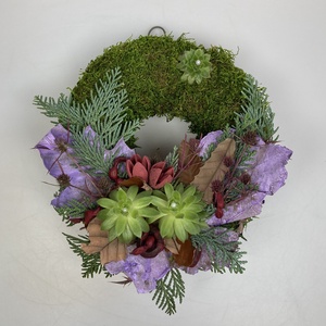 Elengedés - 3 kövirózsás, növényi részekkel gazdagon díszített mohakoszorú (KK-19) - Meska.hu