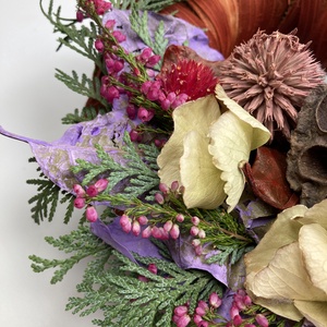 Megbocsátás - Fatáblácskás, lábon álló, növényi részekkel díszített, festett növényi rosttal bevont mohakoszorú (KK-32) - otthon & életmód - vallás - temetkezési tárgy - sírkoszorú, kegyeleti koszorú - Meska.hu