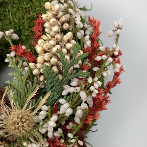 Dallam - Változatos növényi anyaggal gazdagon díszített mohakoszorú (KK-35) - otthon & életmód - vallás - temetkezési tárgy - sírkoszorú, kegyeleti koszorú - Meska.hu