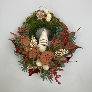 Törekvés - Változatos növényi anyaggal gazdagon díszített mohakoszorú (KK-37) - Meska.hu