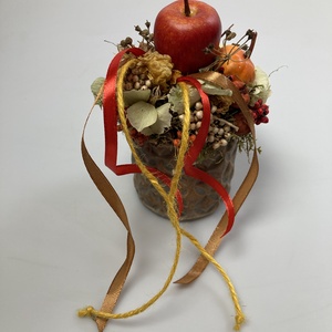 Almás-tökös őszi töltött kaspó pirosas szalaguszállyal ékítve  - tartós virágdísz  - otthon & életmód - dekoráció - asztal és polc dekoráció - asztaldísz - Meska.hu